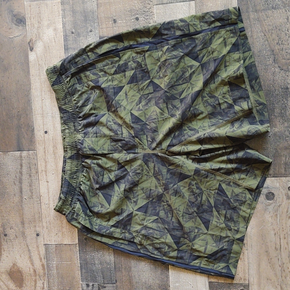 Lululemon Pace Breaker lined Short Men's sz S